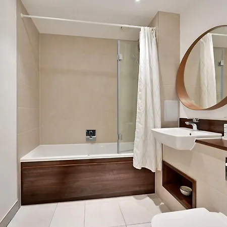 Recent Gerenoveerd Met Twee Slaapkamers *